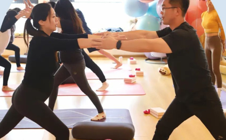 禧月薈月子中心舞韻雙人瑜伽，展現孕動之美