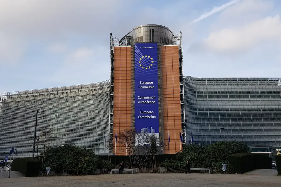 Le bâtiment Berlaymont, siège de la Commission européenne à Bruxelles, avec sa façade vitrée en forme de croix